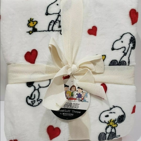 Berkshire Bedding Peanuts Snoopy Valentine Plush Throw Blanket Nwt